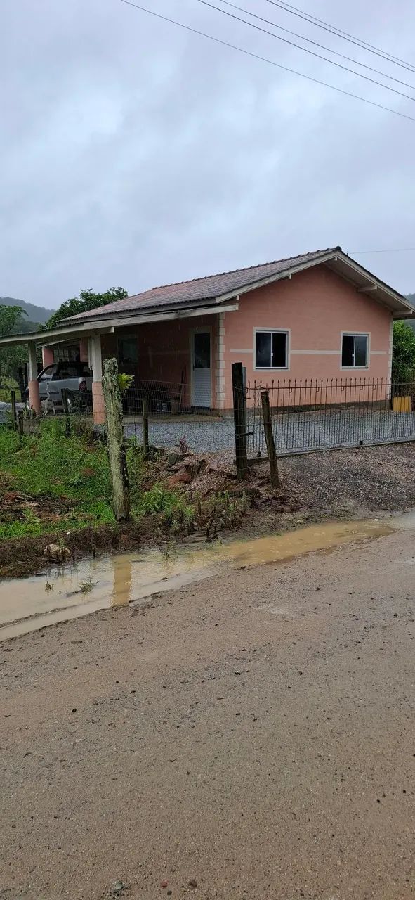 Alugo casa 