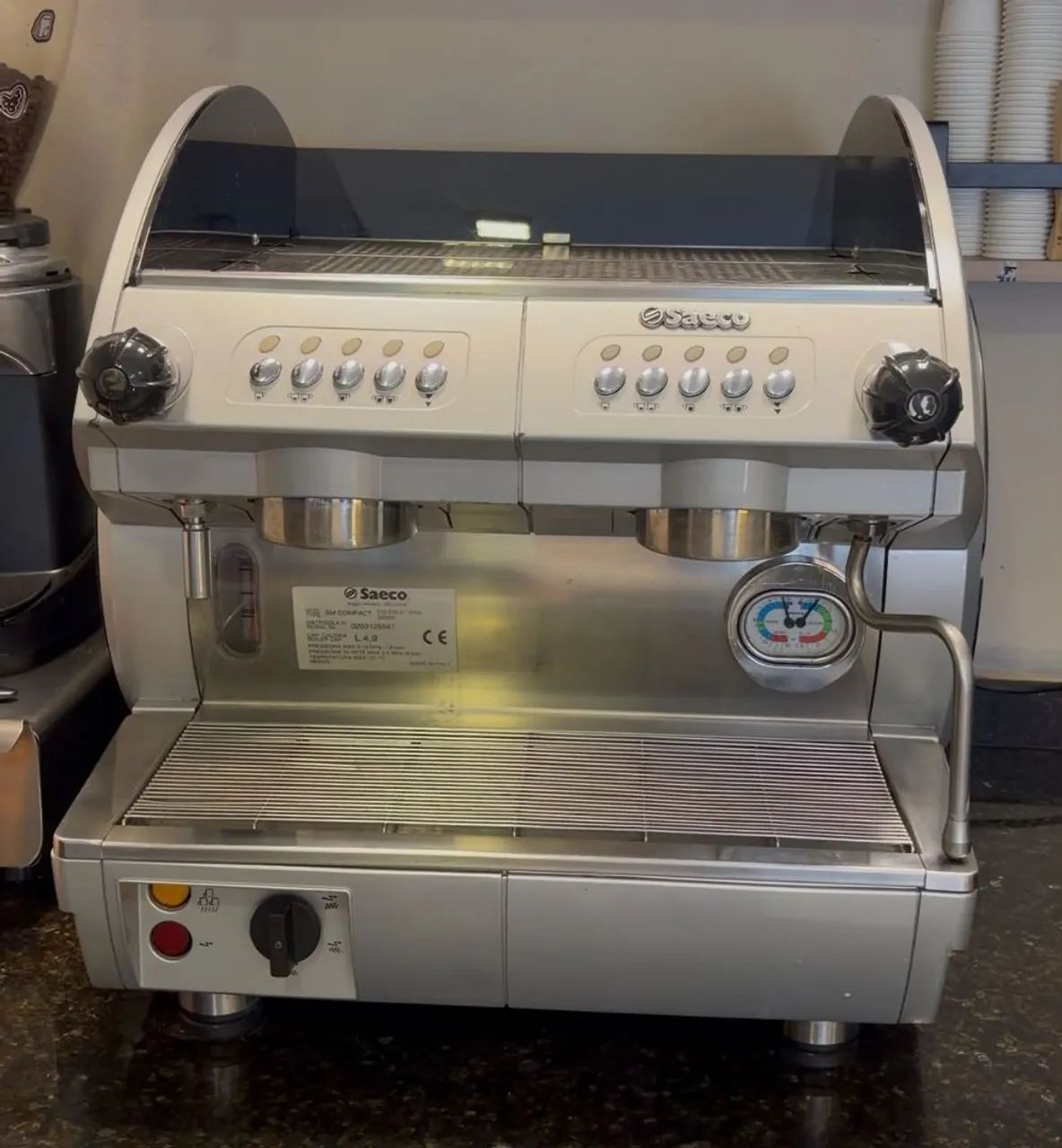 Máquina de café expresso.