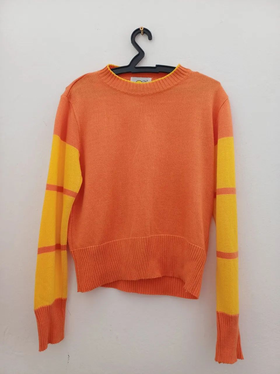 Lanzinha veste 36, sem bolinhas, não penica.