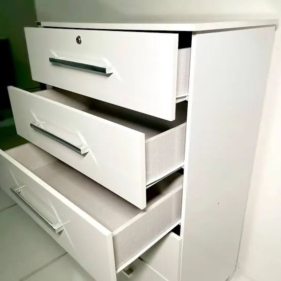 Cômoda 5 gavetas e chave ENTREGA E MONTAGEM POR NOSSA CONTA!! - Foto 3