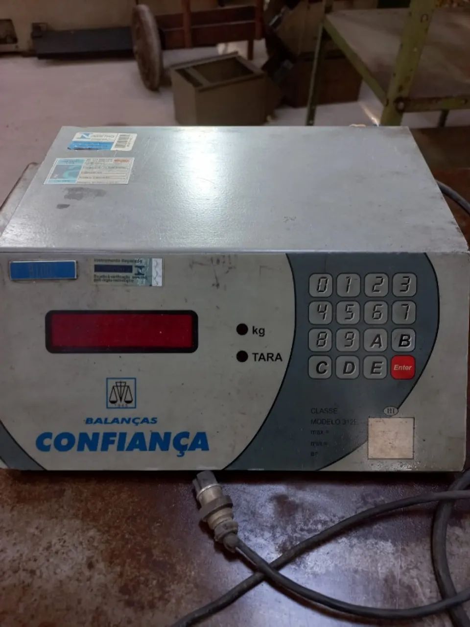 Balança Eletrônica Confiança Mod. 312 E 100 Kg / -- 00177 220v Branca E Cinza