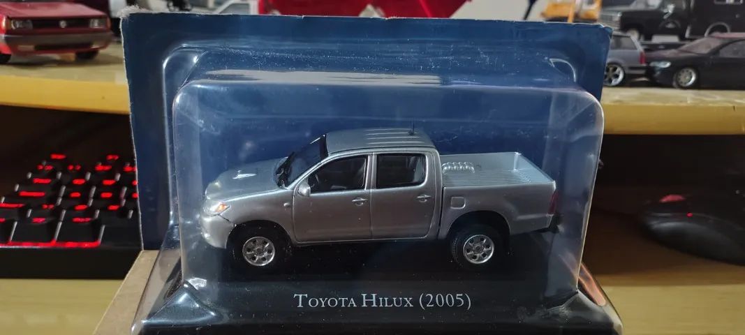 MINIATURA TOYOTA HILUX 2005