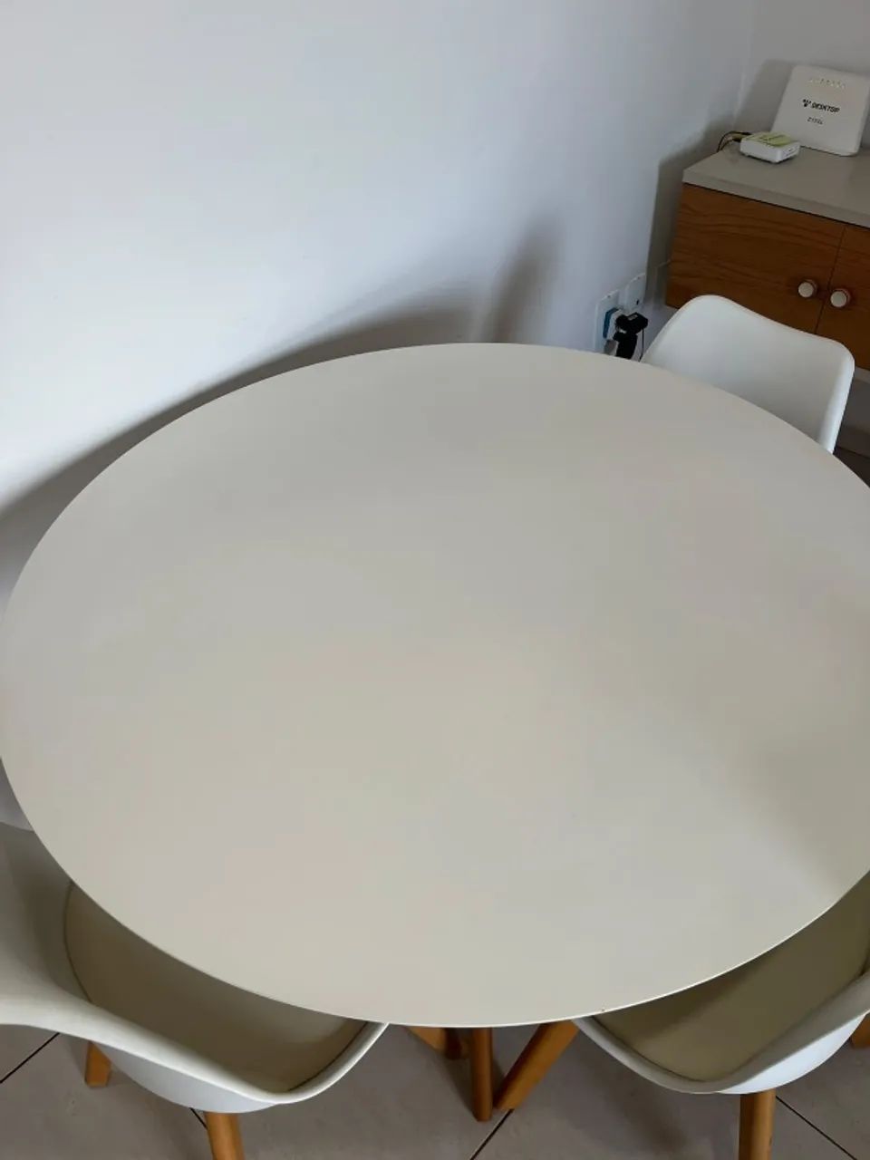 Mesa Square Redonda 108 cm + 4 Cadeiras Eames Wood Leida - Foto 4