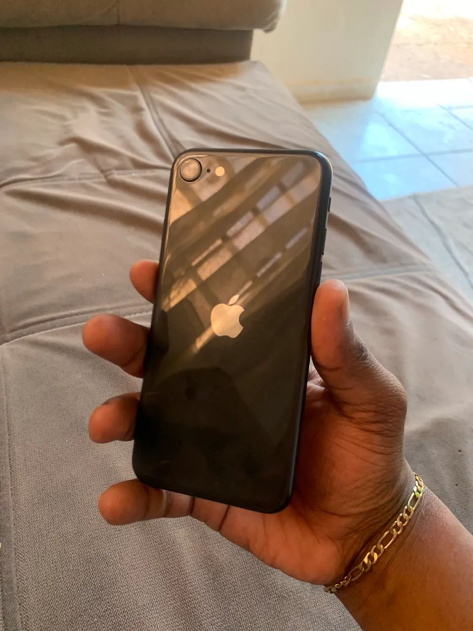 Vendo iPhone SE 64gb impecável! - Foto 2
