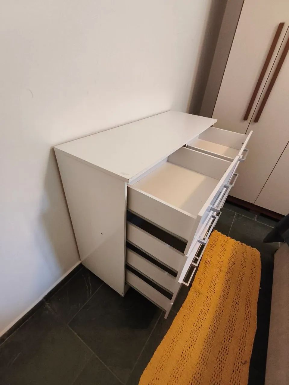 Cômoda com 8 gaveteiros 