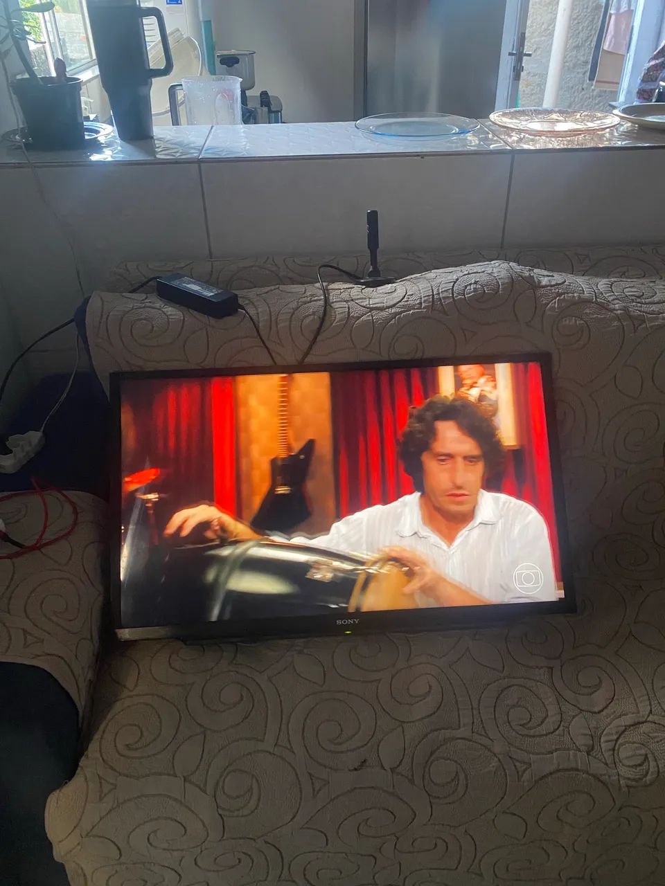 TV Sony 32", Smart, em perfeito estado e funcionando normalmente.