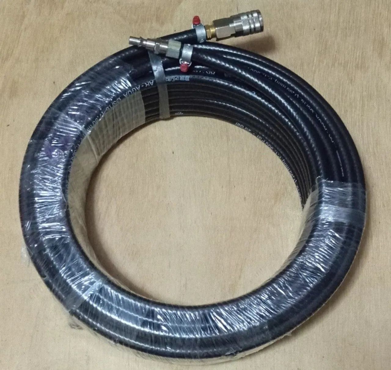 MANGUEIRA 10M BORRACHA PARA COMPRESSOR/PISTOLA E FERRAMENTAS PNEUMÁTICO COM ENGATES 