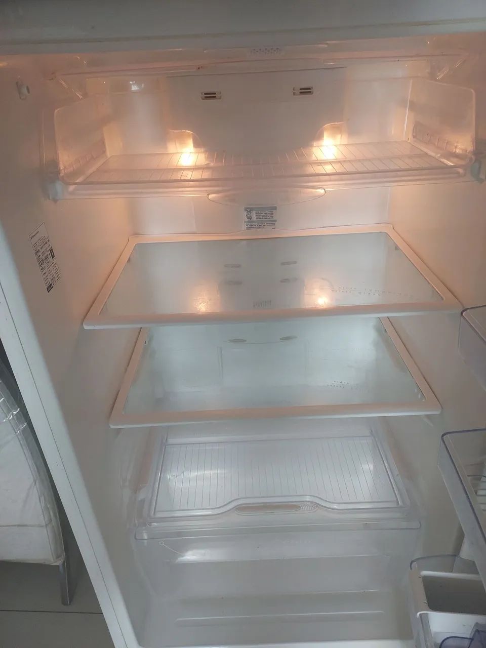 Geladeira eletrolux frost free 409 litros bem conservada  - Foto 5