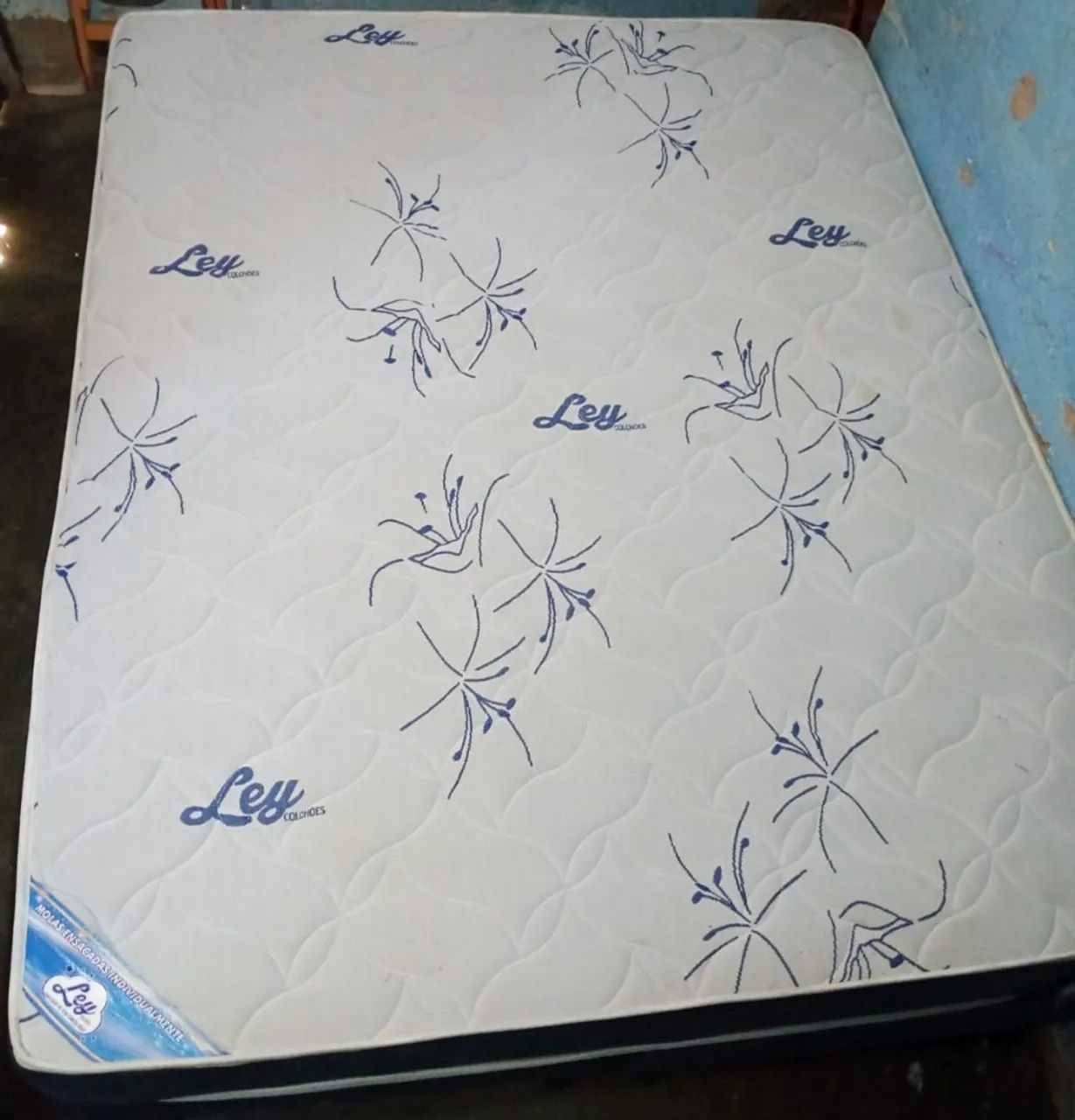 VENDO CAMA BOX QUEEN