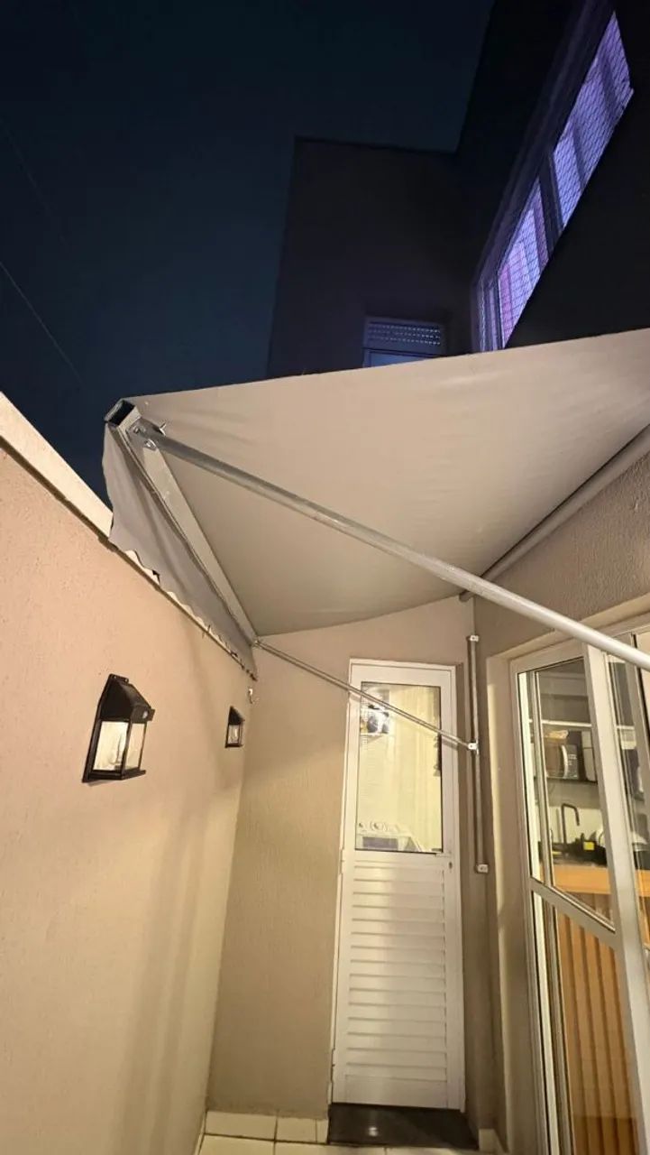 Toldo retrátil com lona
