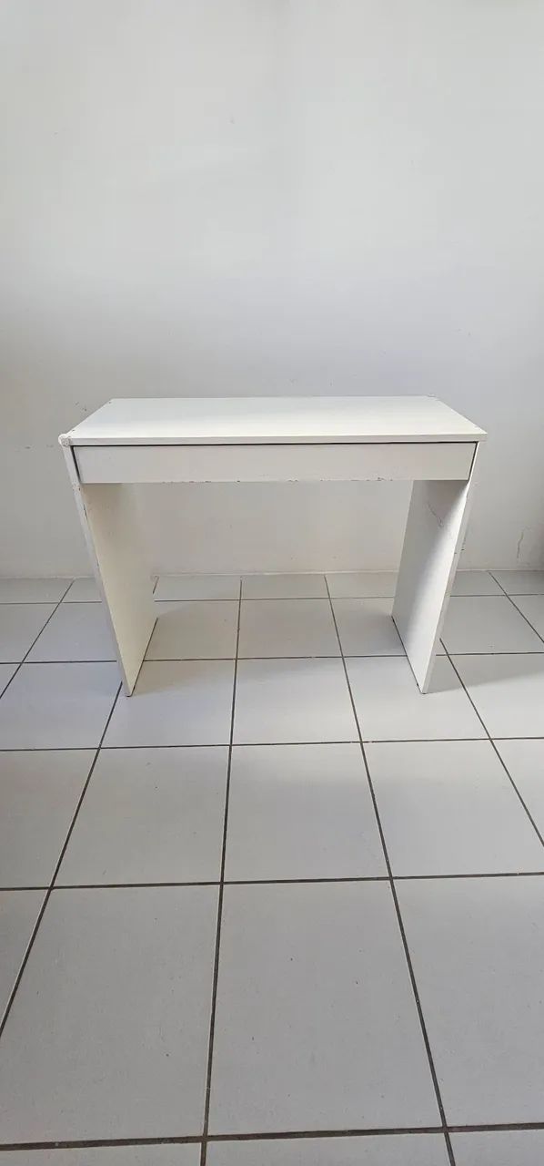 Escrivaninha com gavetão