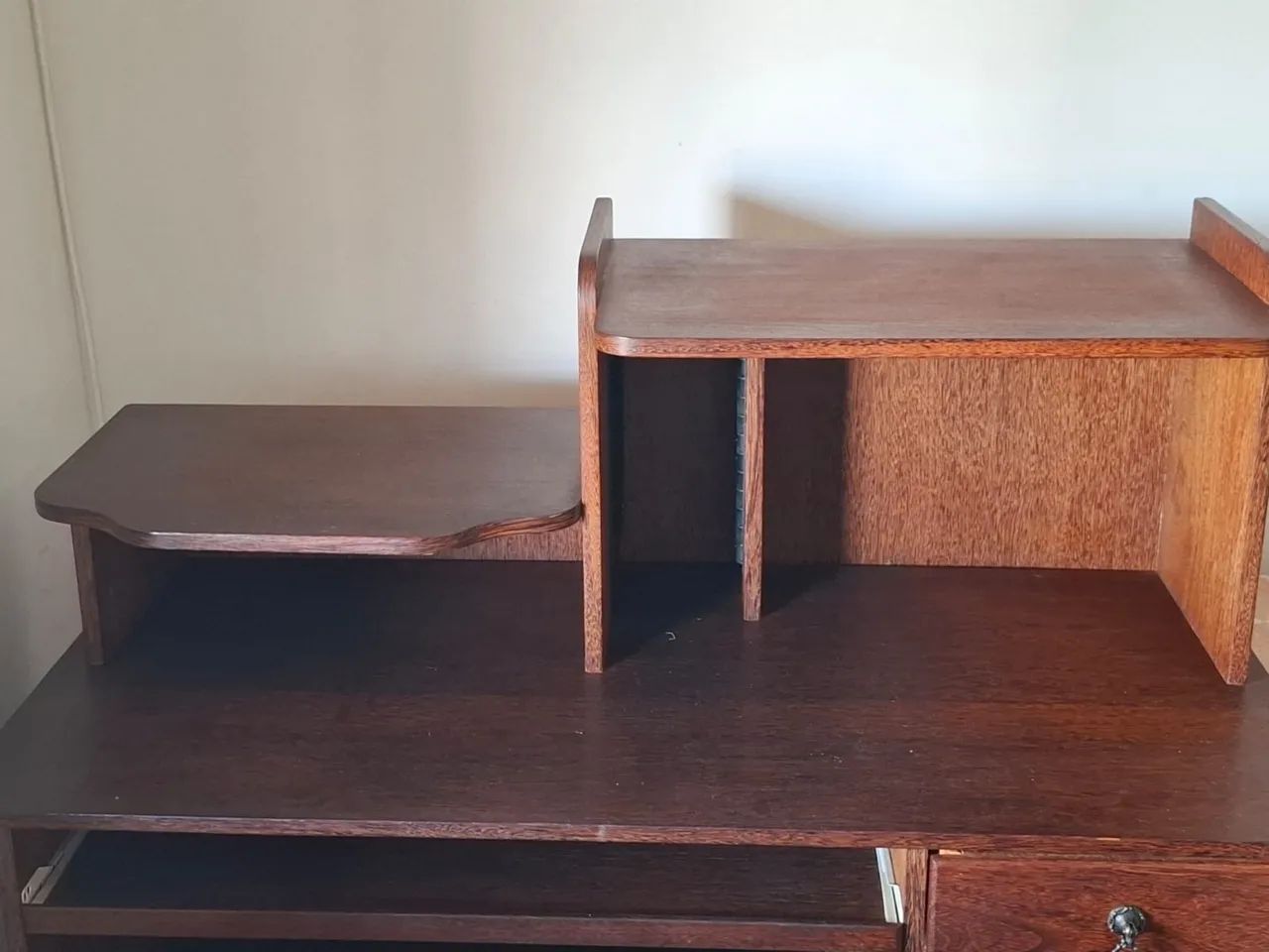 Escrivaninha de sucupira 
