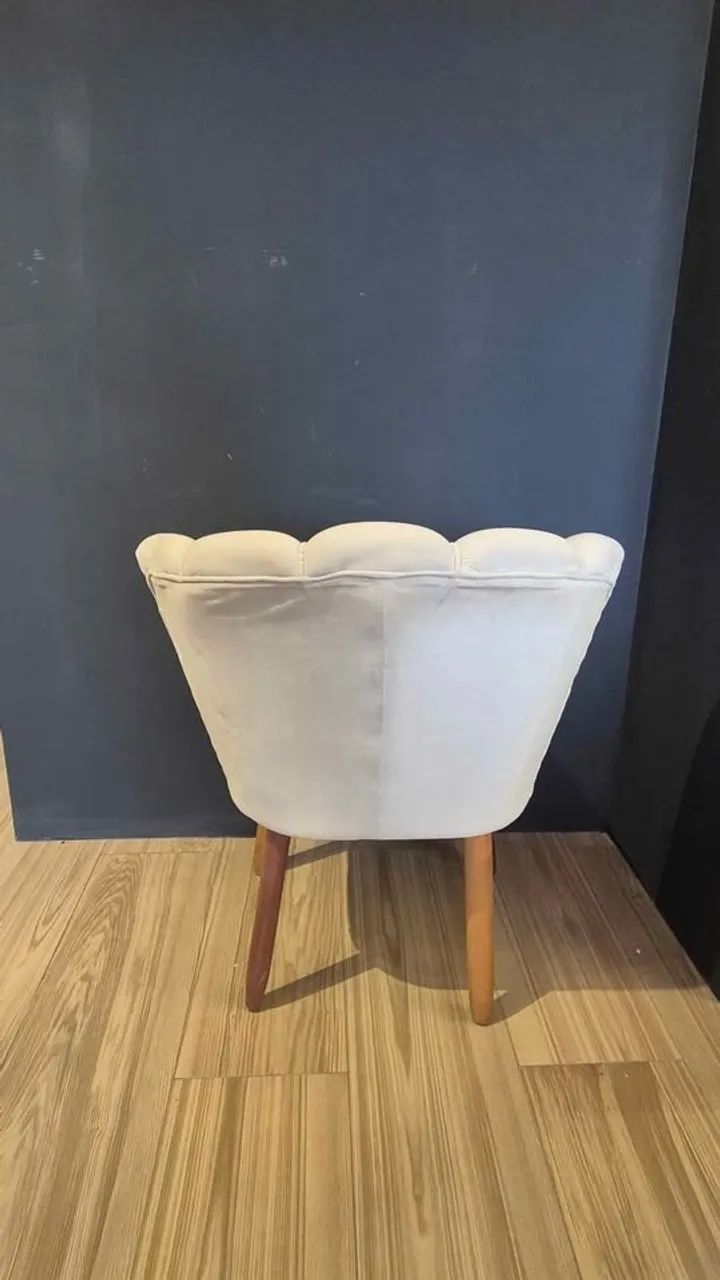 Vendo Cadeira Pétala/Concha - Foto 3