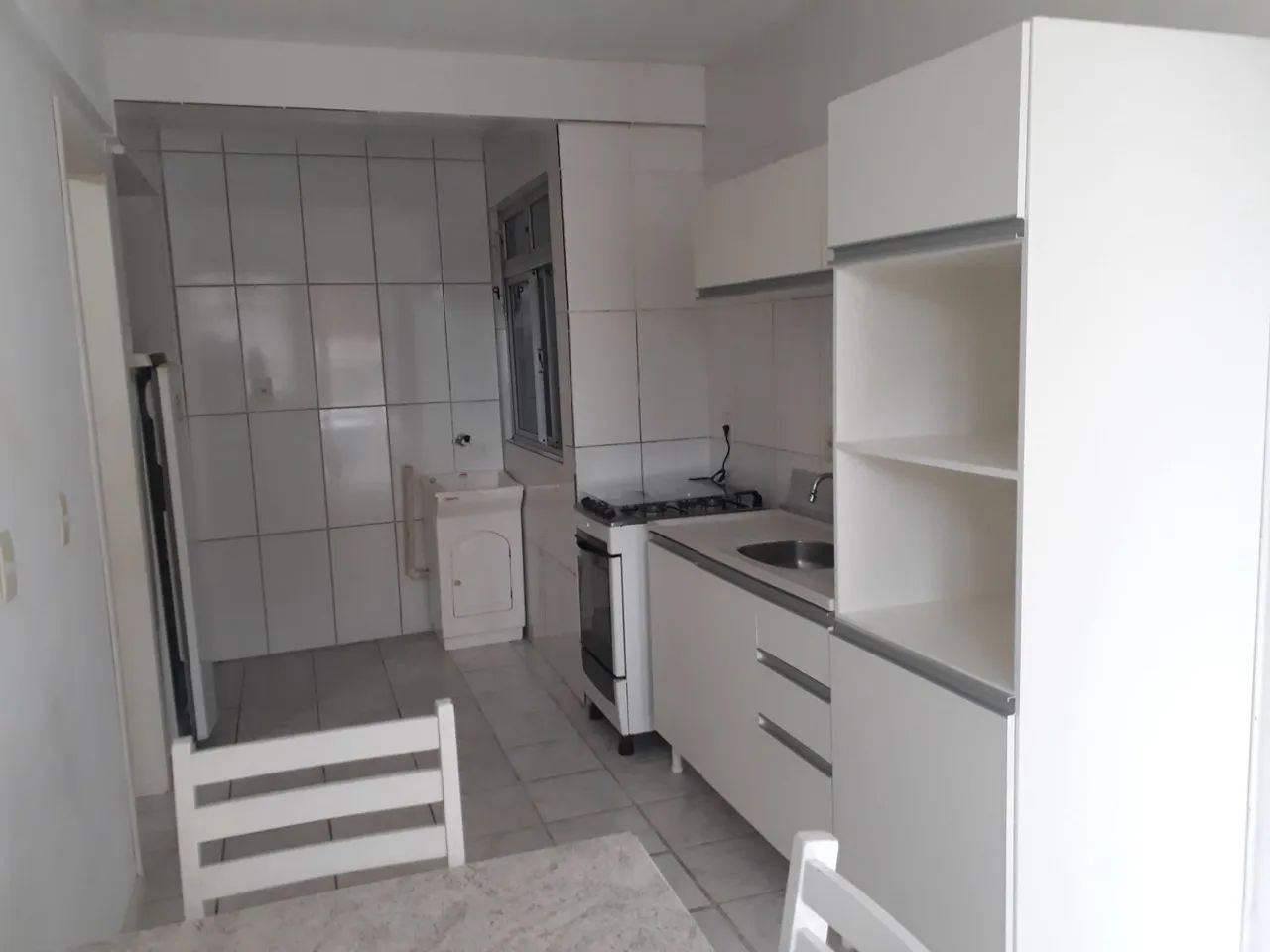 kitnet mobiliada p/ até 2 adultos em Capoeiras 