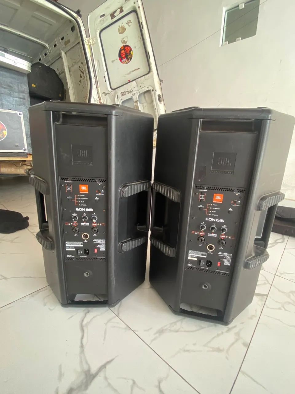 2 caixas JBL eon 615