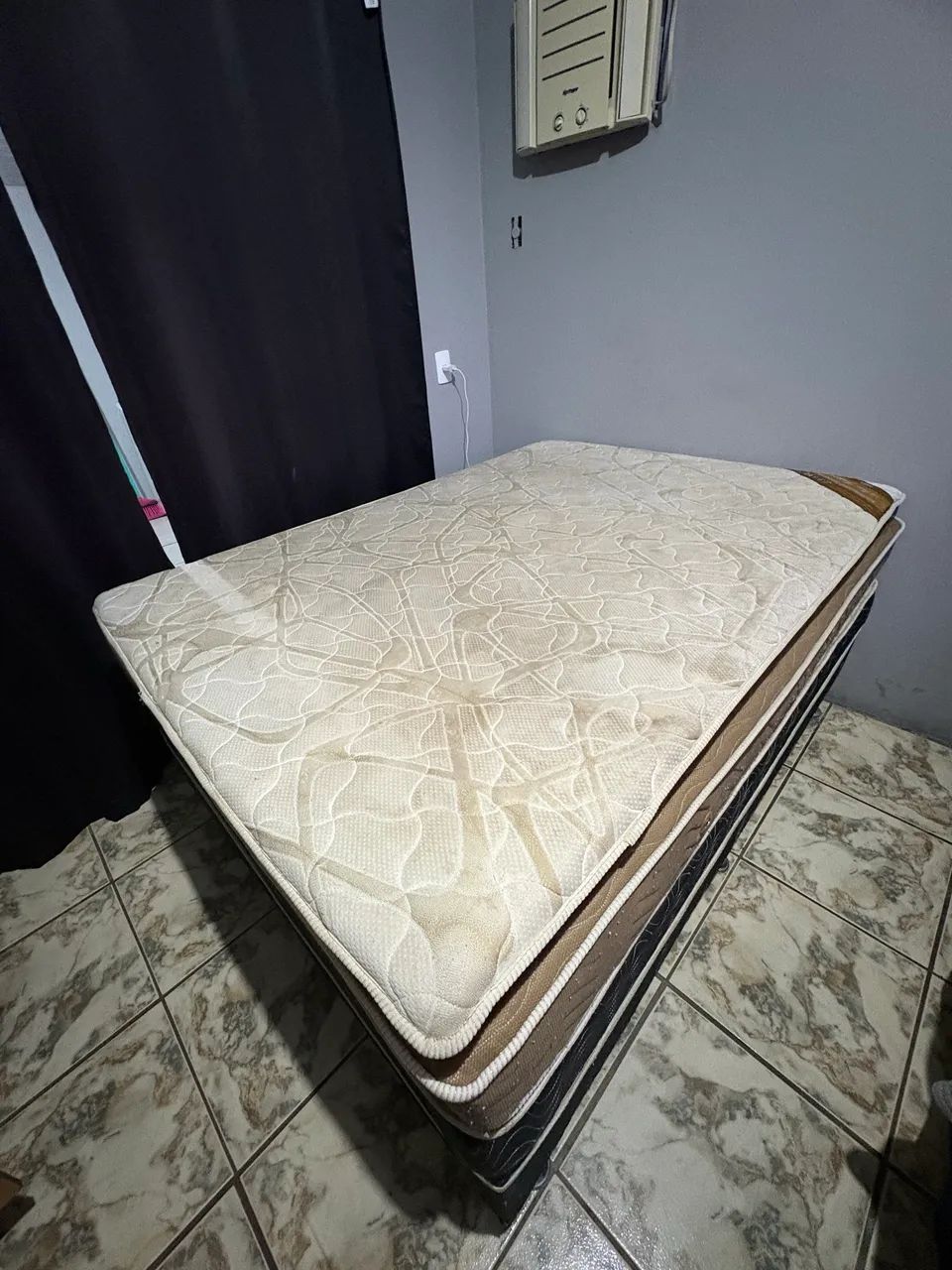 Cama de Casal (Box) com Colchão Ortobom - Confortável e Conservada - Foto 4