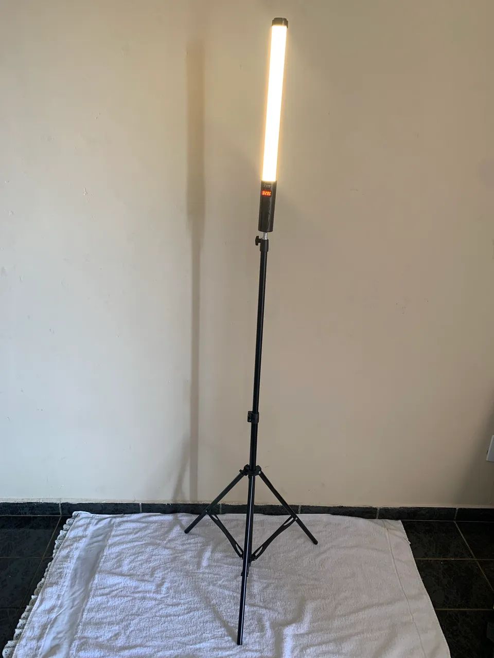 Kit Tripé, microfone e equipamentos de iluminação  - Foto 2
