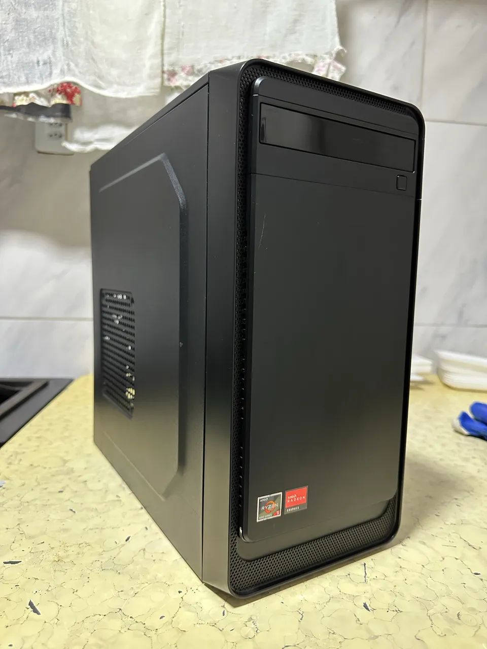 1. PC Gamer Ryzen 5 4600G | 16GB RAM | SSD 240GB + Monitor LG 24? 100Hz
