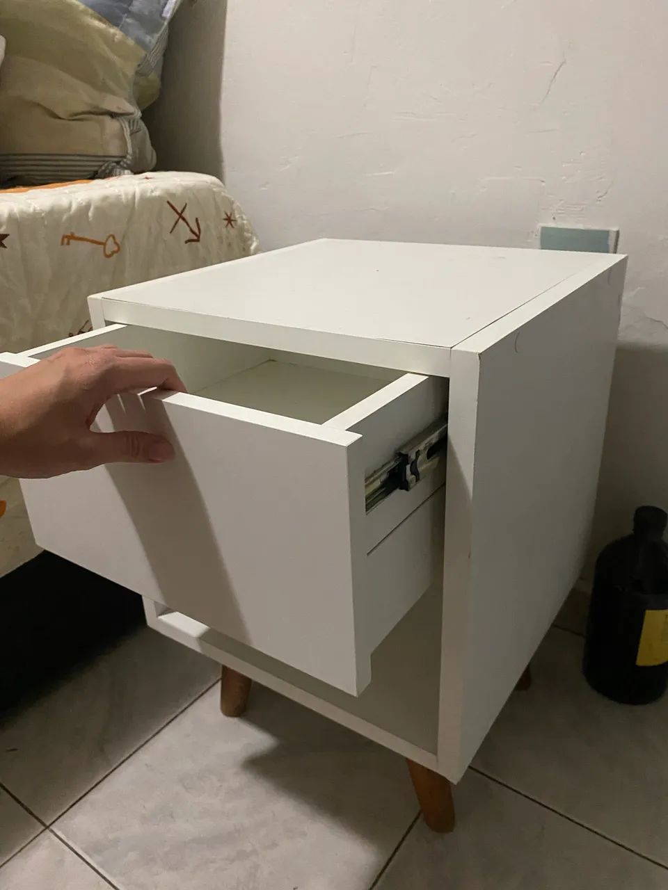 Mesa de cabeceira com gaveta secreta - Foto 4
