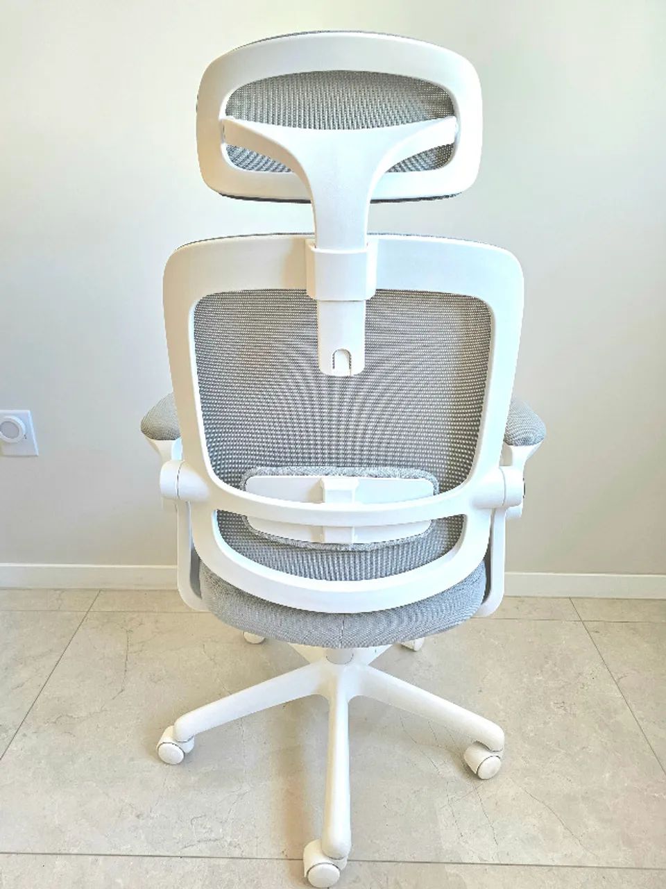 Cadeira De Escritório Astra Ergonômica Elements Cinza Branco - Foto 3