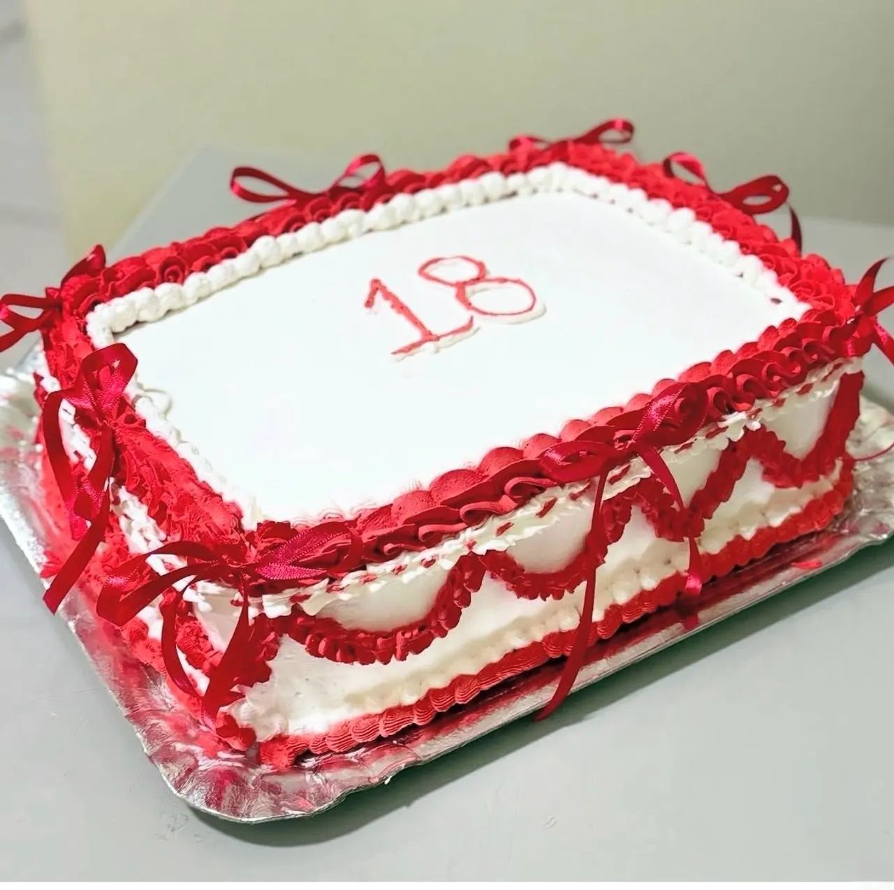 Bolos de aniversário e doces 