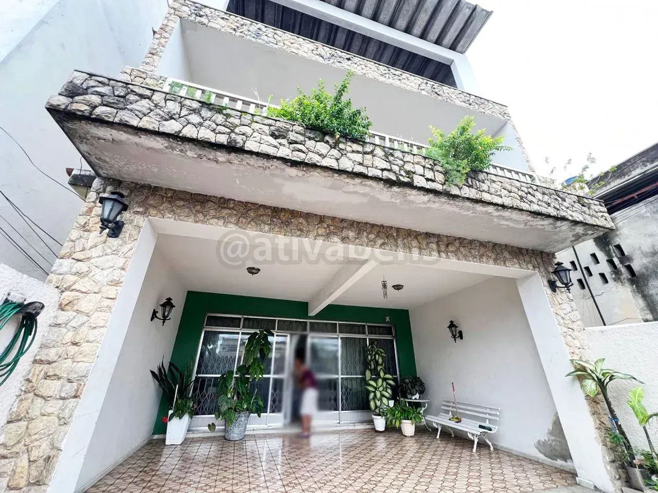 Casa Triplex com 03 Suítes Garagem e Terraõ em Irajá