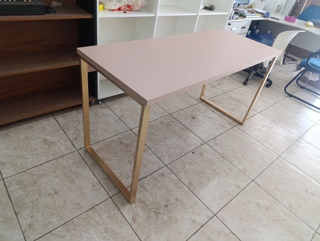 Mesa estilo industrial 1.50x0.60 dourada nova - Foto 3