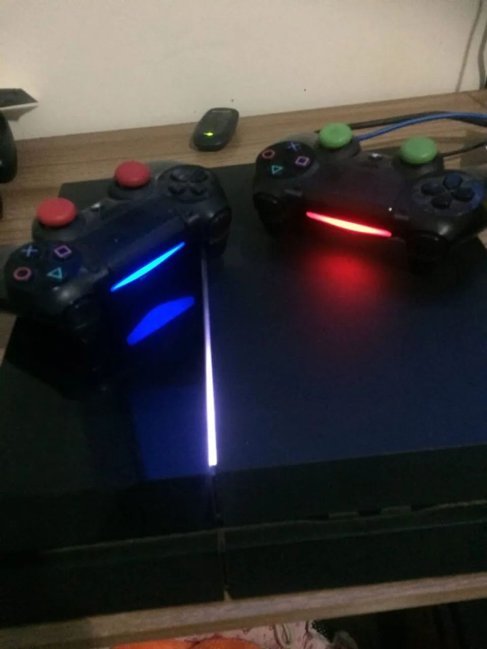 PS4 Fat - 500Gb + 2 controles + jogo no console