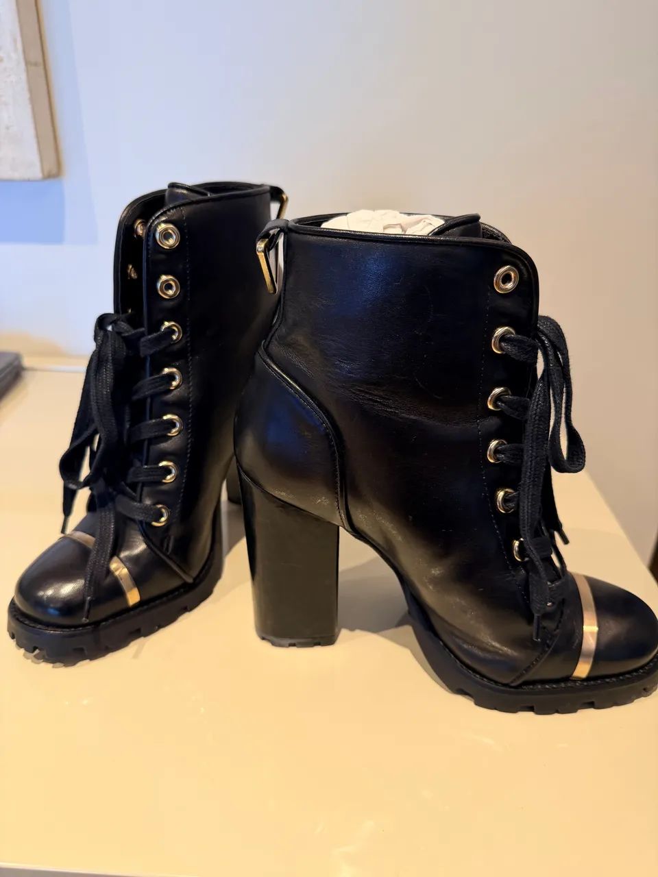 Bota preta SCHUTZ 