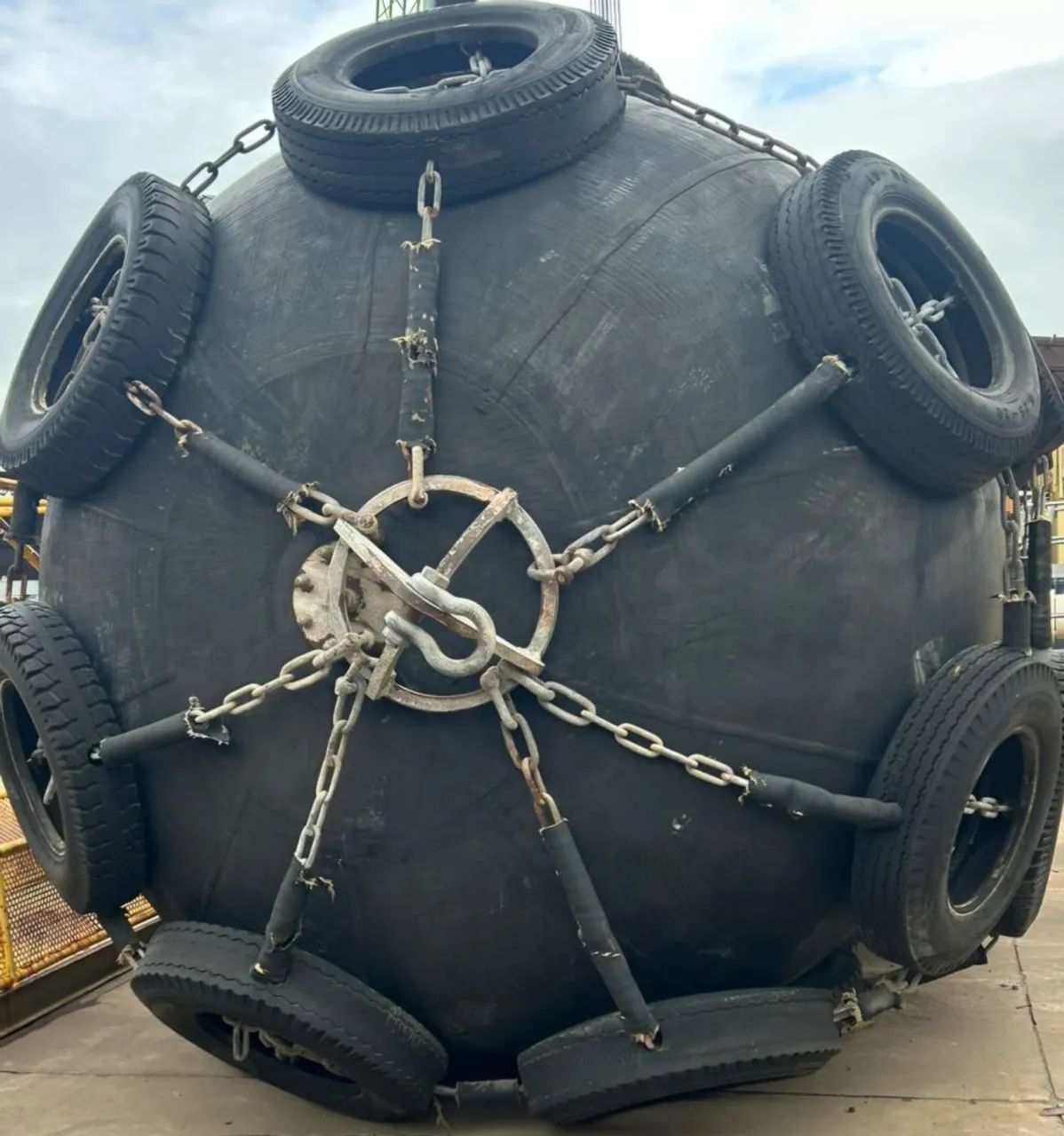 Vendo 2 Boias Maritimas  Yokohama 48.000,00 cada