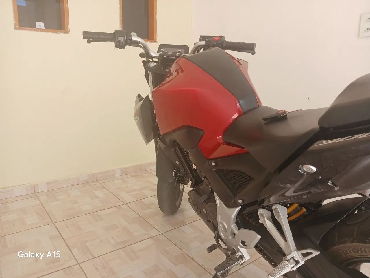 CB 300 2025,  EMPLACADA MUITO NOVA.  - Foto 4