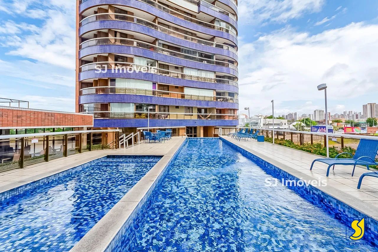 Apartamento em andar alto com 2 suítes e varanda no Mucuripe