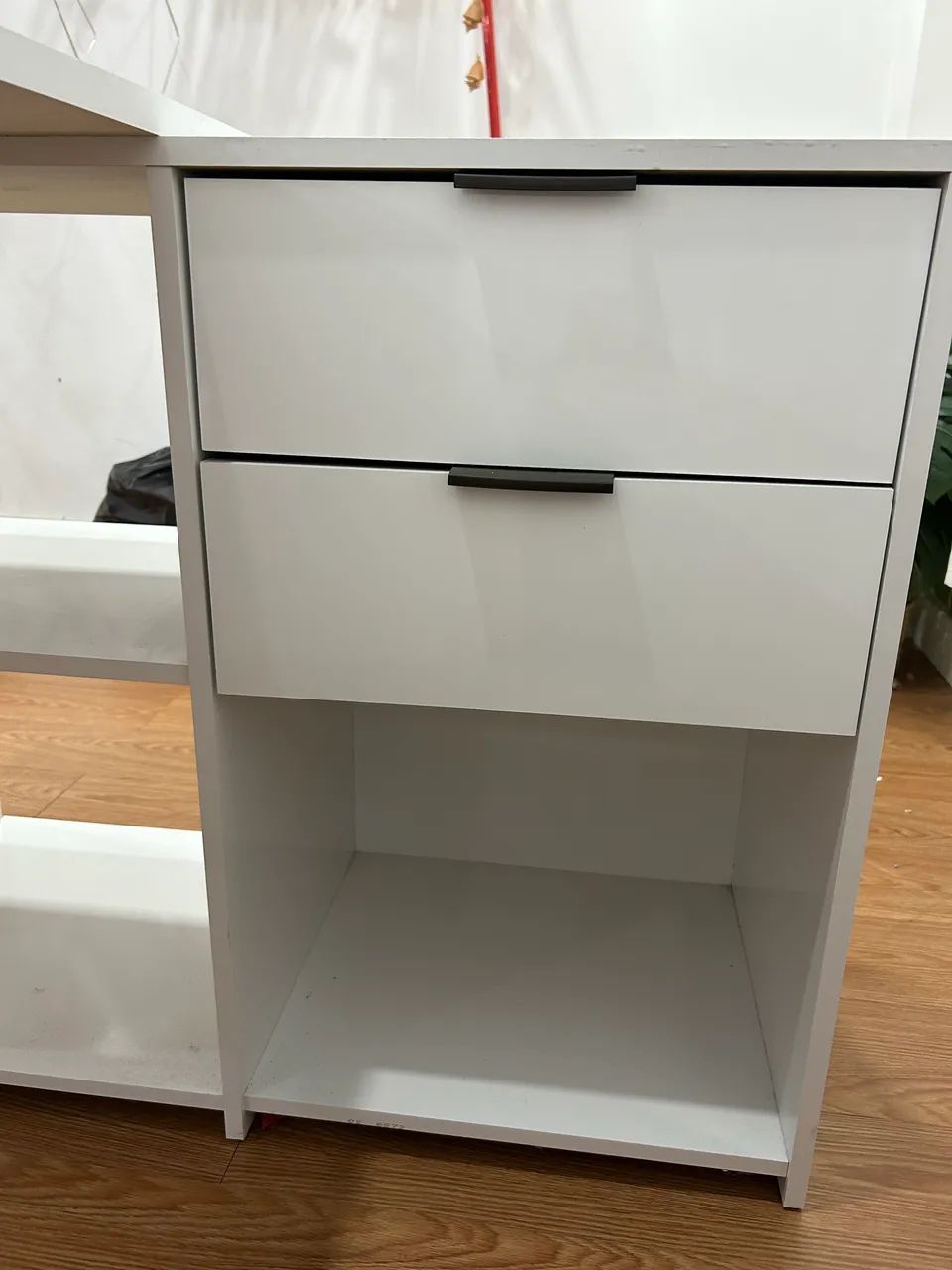 Mesa escritório em L branca com gavetas - Foto 5