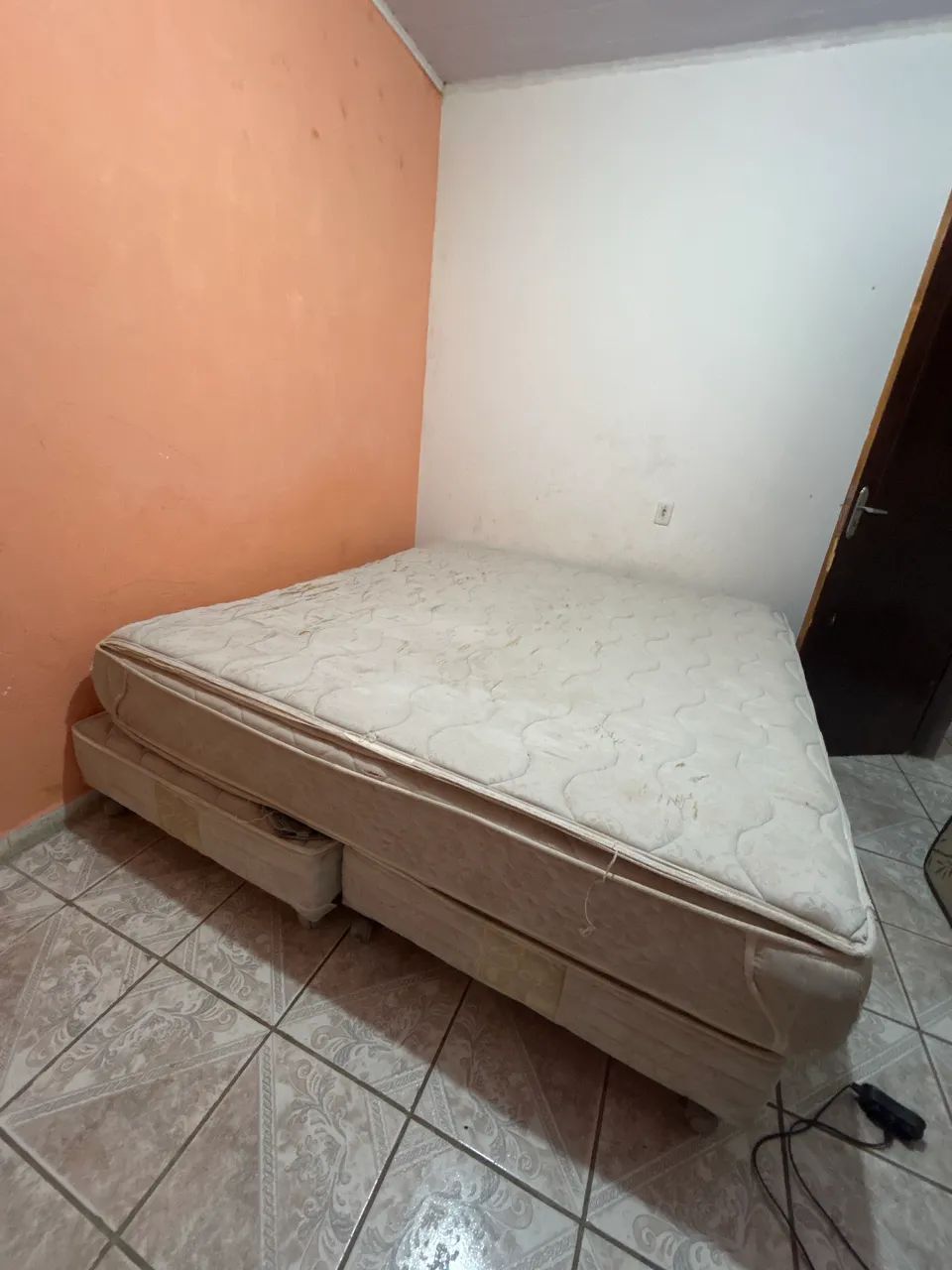 Cama Queen Completa com Colchão 