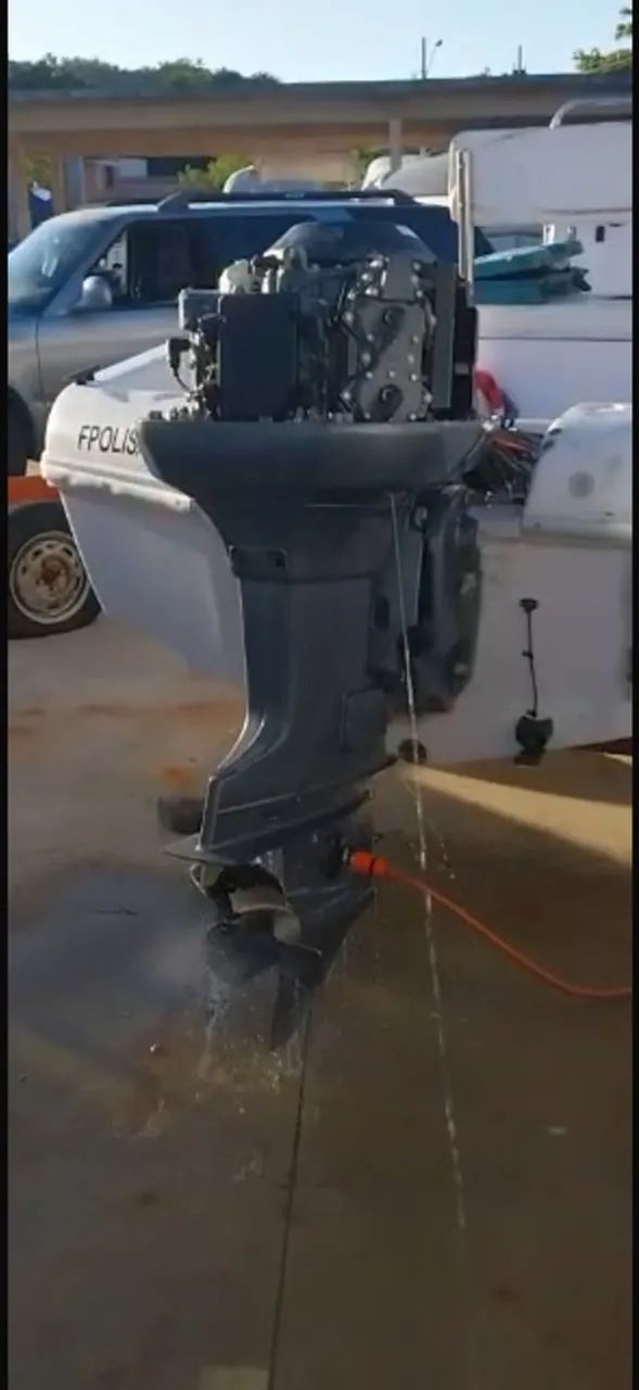 Motor Yamaha 115hp 2 tempos - V4 - Foto 3