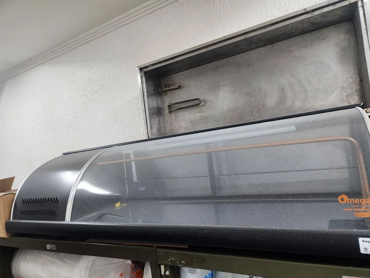 Vitrine refrigerada para sushi ômega 1,30