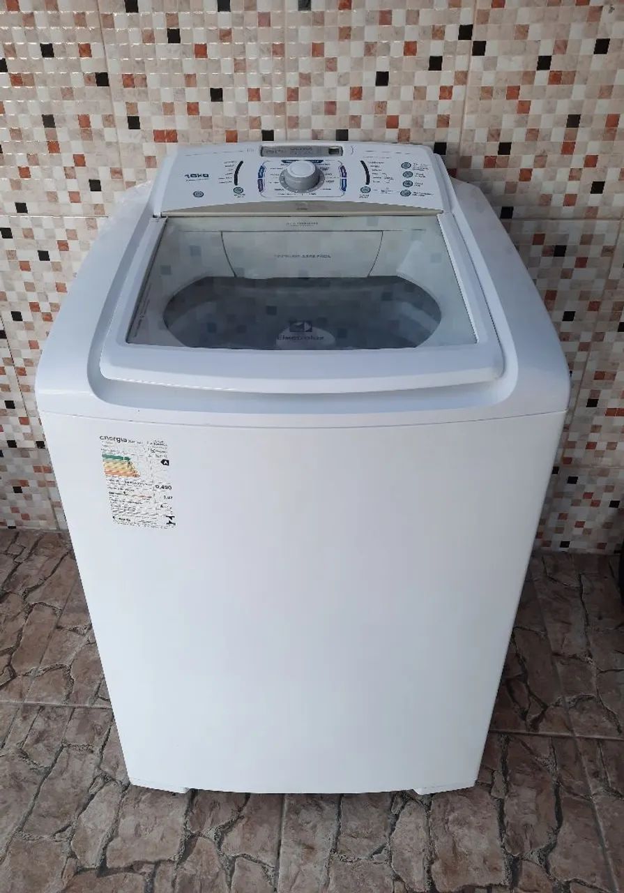 Máquina de Lavar Roupas Funcionandoo 