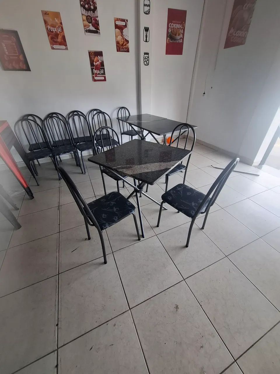 Mesa com tampo de granito com 4 cadeiras - Foto 3