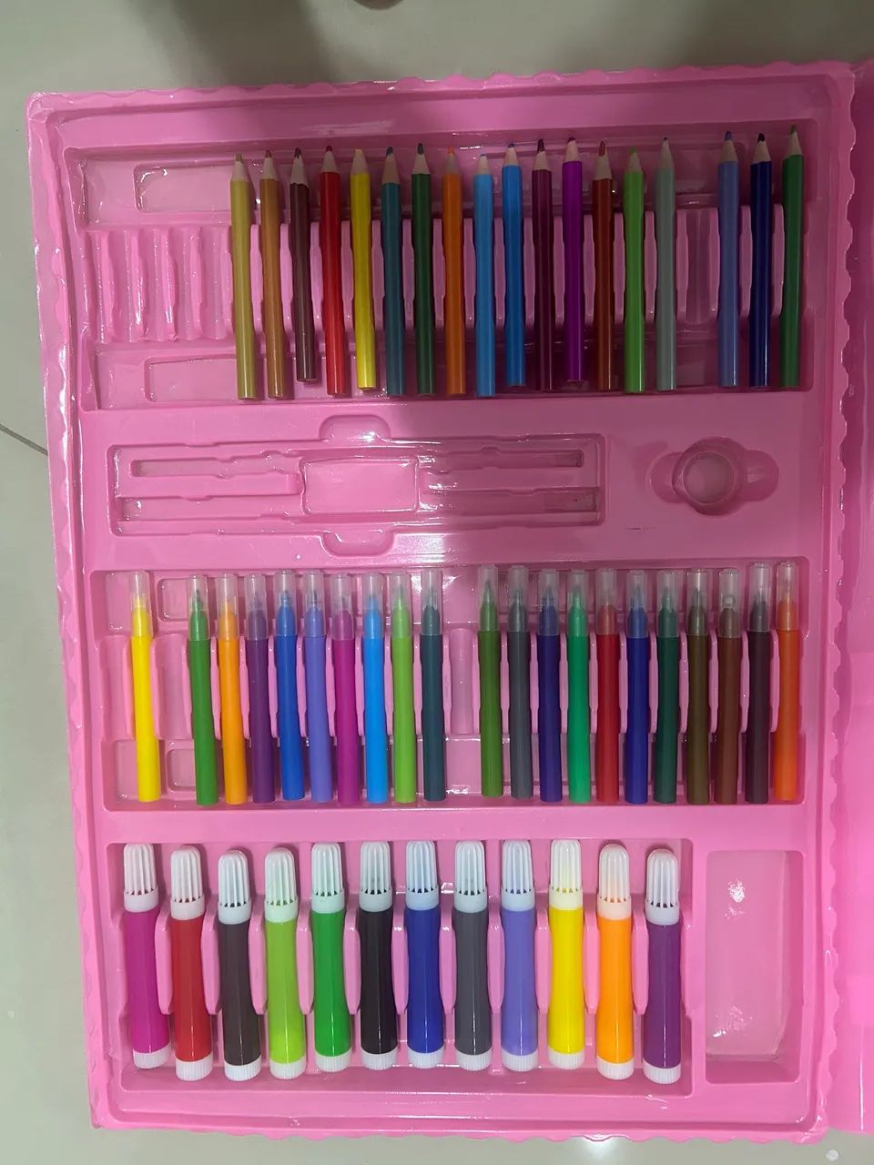 Maleta princesa encantada toy king canetas e giz de cera pra pintar - Foto 4