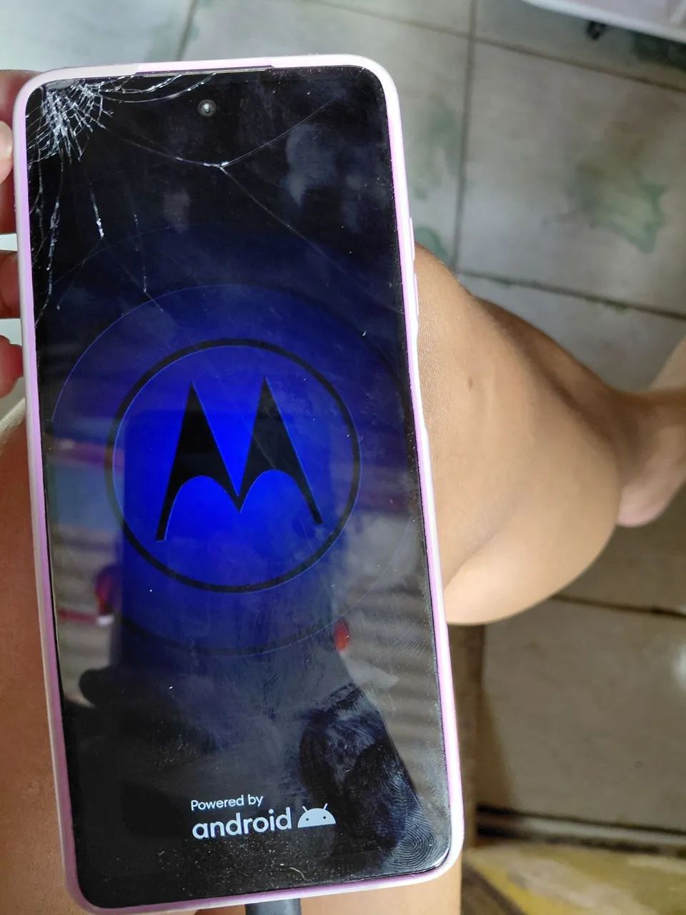 Celular motorola g04,funciona so que so conectado na tomada  - Foto 5