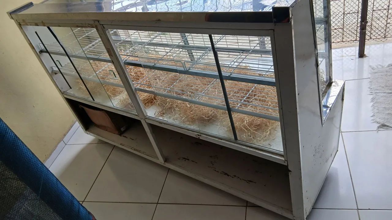 VENDE-SE VITRINE 