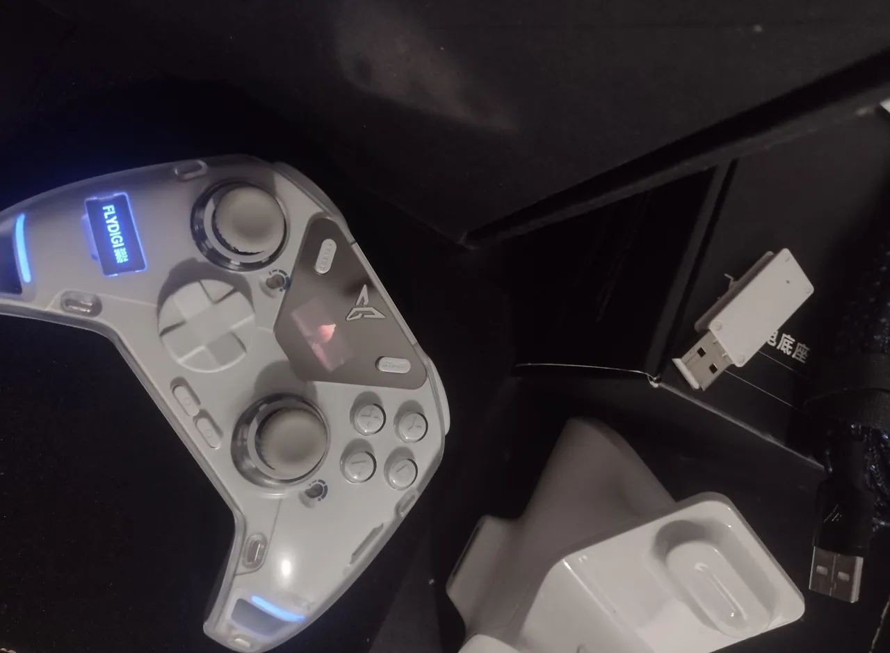 Controle flydige com dock, receptor e cabo.