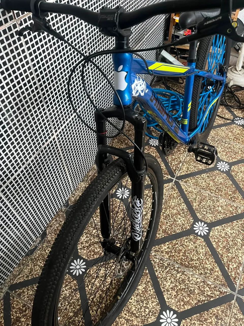 Bike aro 29, 4 meses de uso, com alguns problemas simples de arrumar  - Foto 4