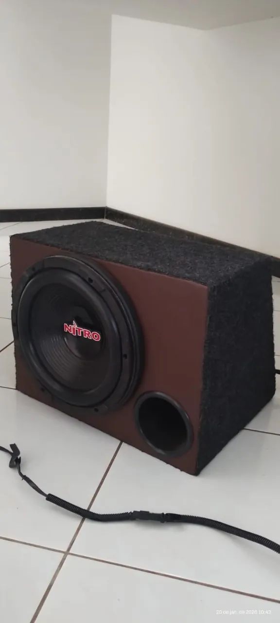 Subwoofer e módulo JBL