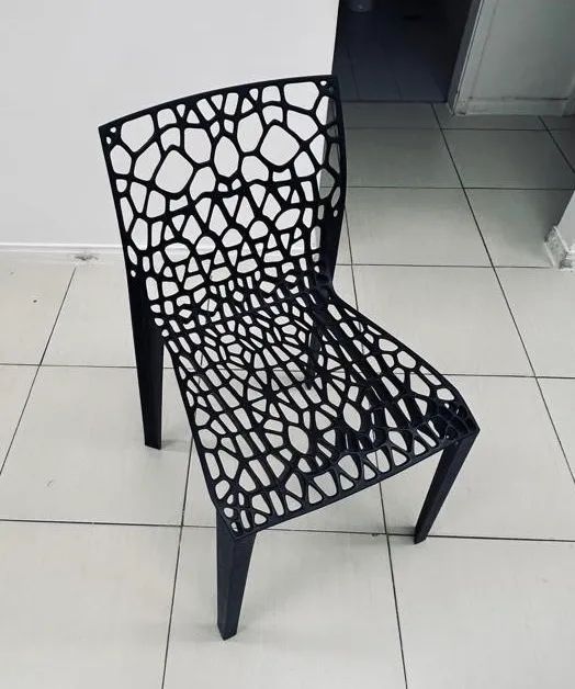 Cadeira Preta Marca FLEXFORM - Linda para Sala ou Varanda 