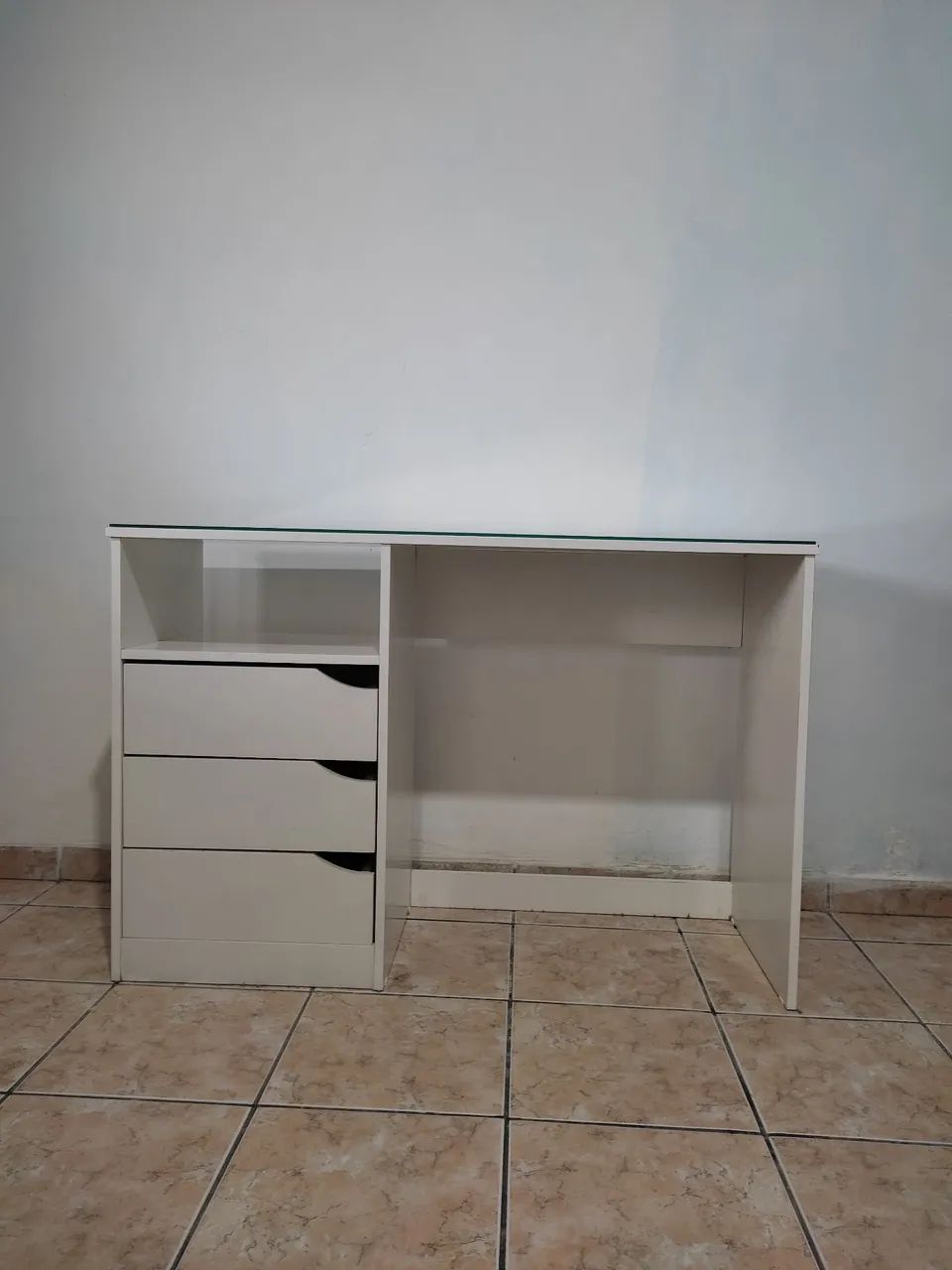 Escrivaninha com cadeira