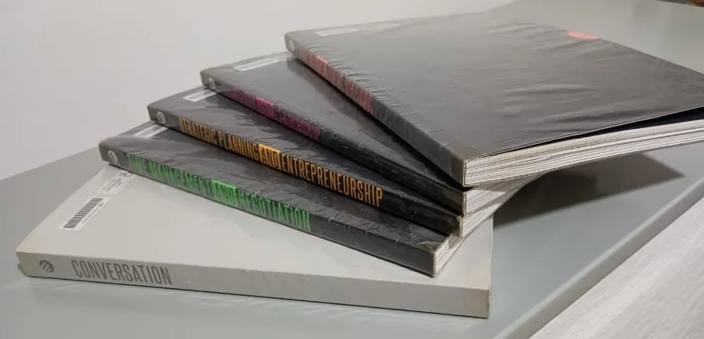 Livros de Inglês Wiseup - Foto 2