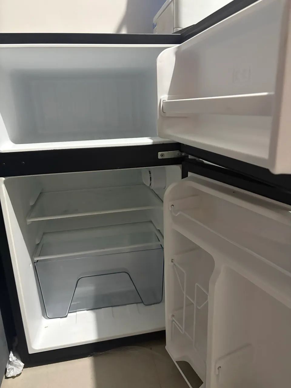 Vendo um frigobar