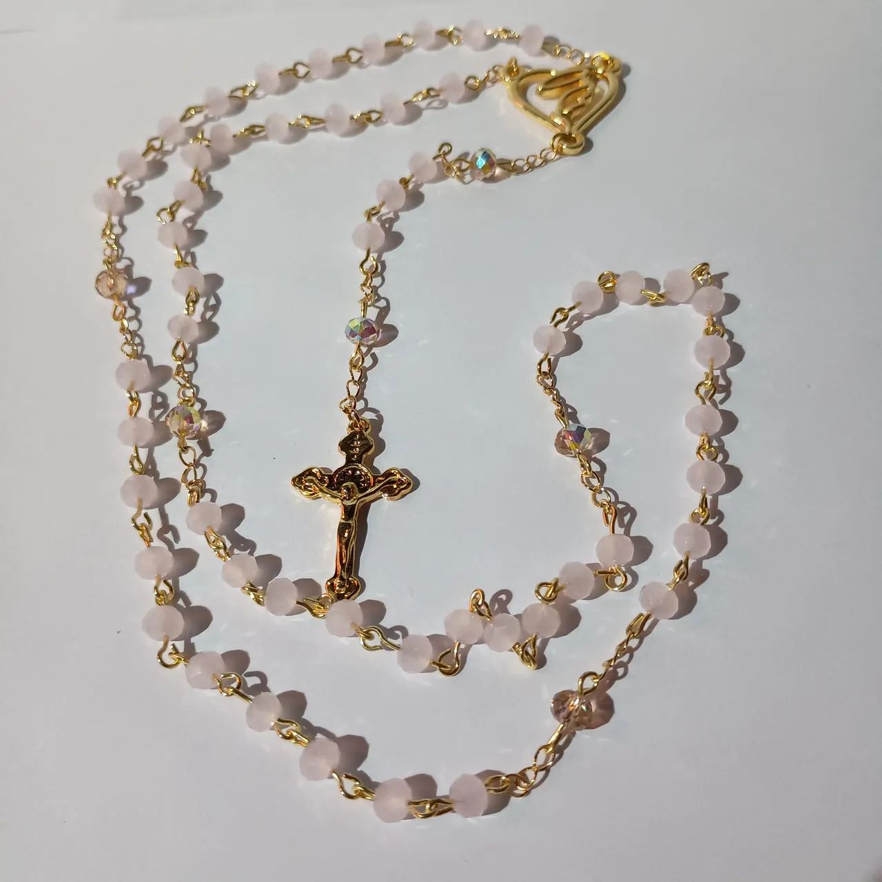 Preço com pedras em rosa bebê com imagens de nossa Senhora crucifixo banhado a ouro - Foto 5