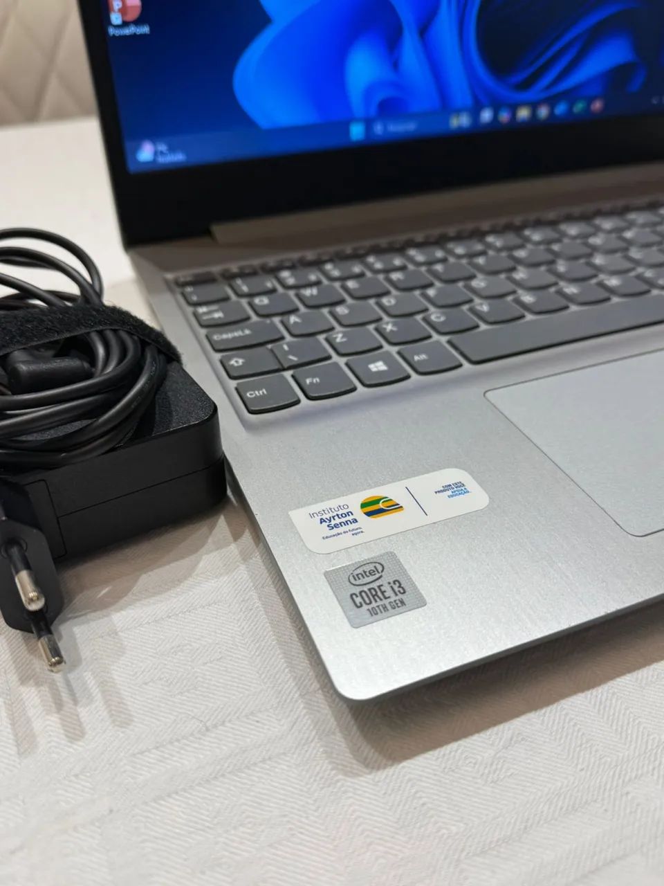 Notebook Lenovo i3 SSD 256GB